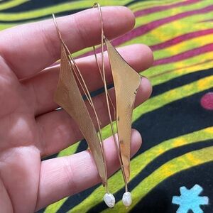 VTG Coastal Abstract Gold Tone Metal Freshwater Pearl Pierced Costume Earrings